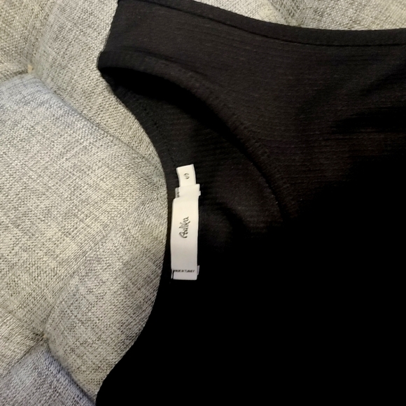 ADIKA top size small - Picture 3 of 4